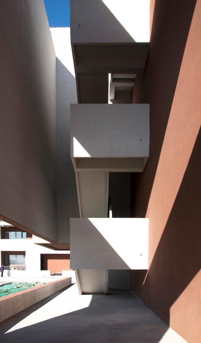 BIM建筑|莱佛士幼儿园及早教中间 / 空格建筑