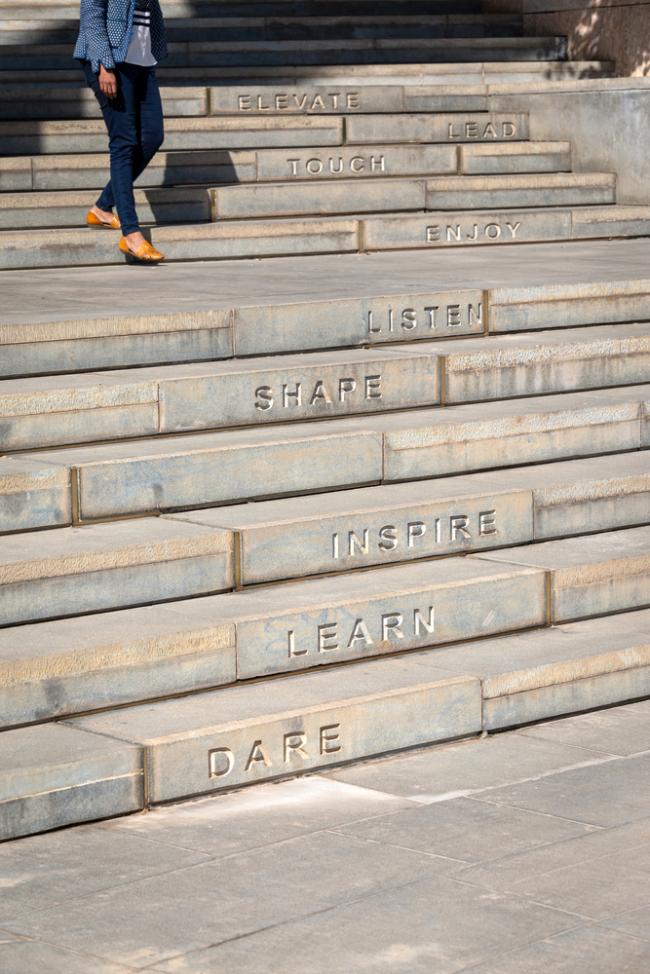 BIM建筑|仿若身处绿色稻田办公，科技彰显天然气力的泰坦办公中间