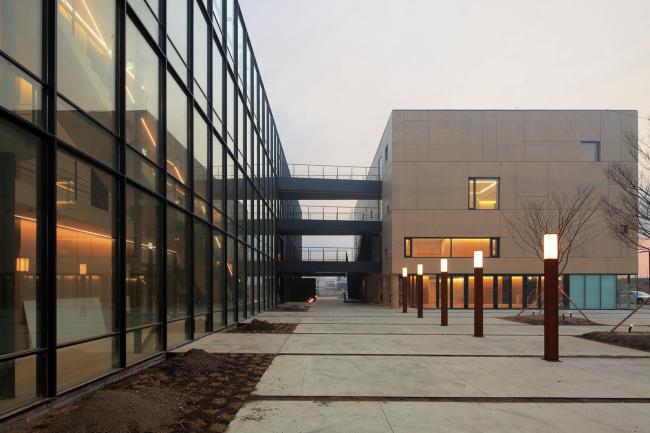 BIM建筑|运动丰盛多样的片子小城：韩国明影片公司坡州年夜楼 / 履露斋