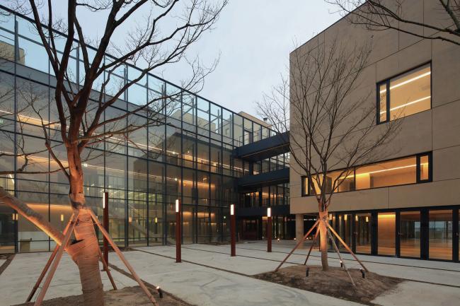 BIM建筑|运动丰盛多样的片子小城：韩国明影片公司坡州年夜楼 / 履露斋