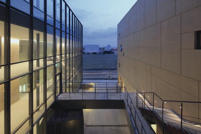 BIM建筑|运动丰盛多样的片子小城：韩国明影片公司坡州年夜楼 / 履露斋