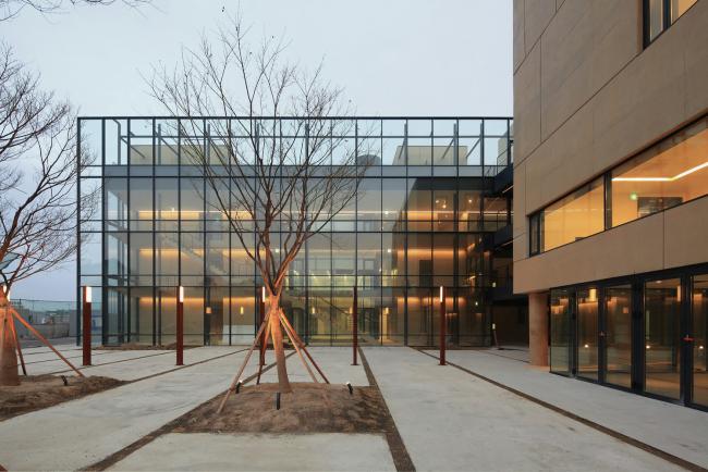 BIM建筑|运动丰盛多样的片子小城：韩国明影片公司坡州年夜楼 / 履露斋