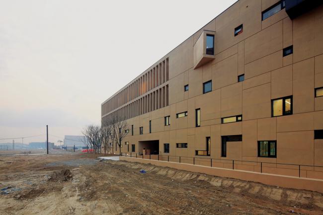 BIM建筑|运动丰盛多样的片子小城：韩国明影片公司坡州年夜楼 / 履露斋