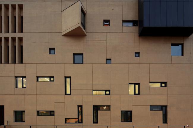 BIM建筑|运动丰盛多样的片子小城：韩国明影片公司坡州年夜楼 / 履露斋