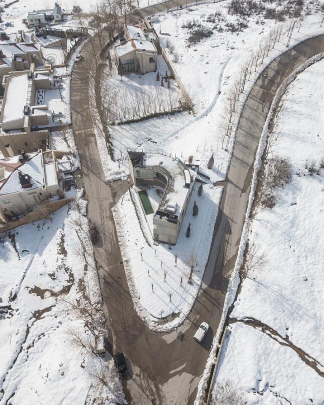 BIM建筑|冬可远不雅雪山夏时游水游玩的黎巴嫩四时室第