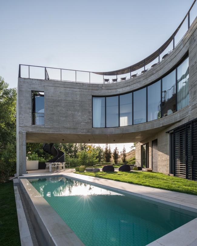 BIM建筑|冬可远不雅雪山夏时游水游玩的黎巴嫩四时室第