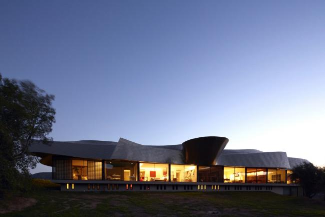 BIM建筑|升沉不定的屋顶隐喻山脉的绵延不停，智利维基酒店