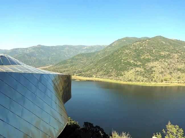 BIM建筑|升沉不定的屋顶隐喻山脉的绵延不停，智利维基酒店