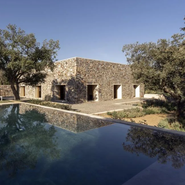 casa_de_piedra_exterior_01.jpg