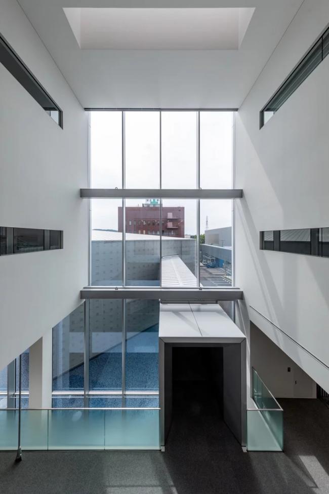 BIM建筑|浅水池边的半透明展现馆