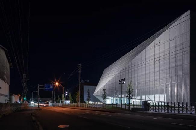 BIM建筑|浅水池边的半透明展现馆