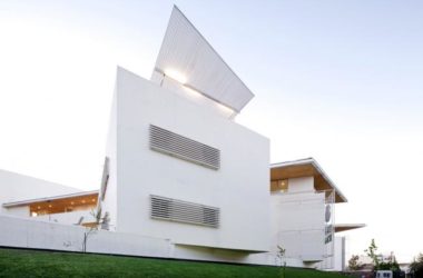 BIM建筑|回环波折的坡道交织纵横于幻化多姿的空间 / Santo Tomas学院中间-BIM建筑网