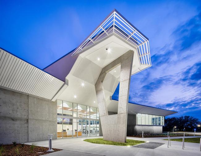 BIM建筑|如凤凰涅槃：佛罗里达理工年夜学学生涯动中间 / Straughn Trout 事务所