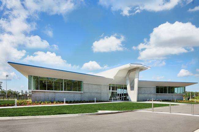 BIM建筑|如凤凰涅槃：佛罗里达理工年夜学学生涯动中间 / Straughn Trout 事务所