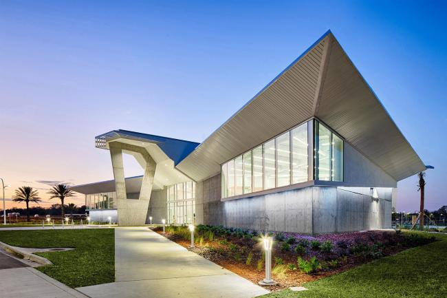 BIM建筑|如凤凰涅槃：佛罗里达理工年夜学学生涯动中间 / Straughn Trout 事务所