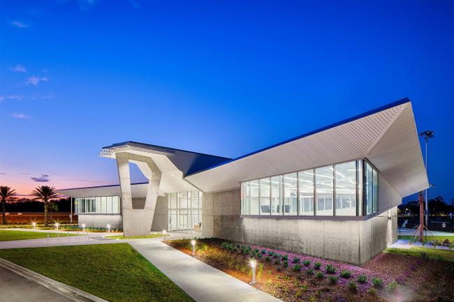 BIM建筑|如凤凰涅槃：佛罗里达理工年夜学学生涯动中间 / Straughn Trout 事务所