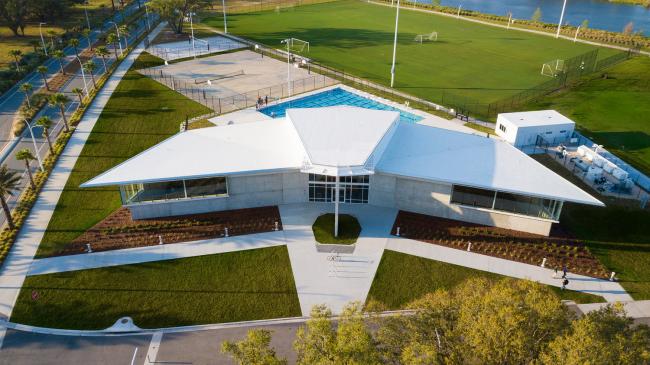 BIM建筑|如凤凰涅槃：佛罗里达理工年夜学学生涯动中间 / Straughn Trout 事务所