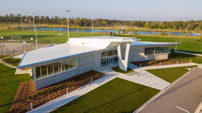 BIM建筑|如凤凰涅槃：佛罗里达理工年夜学学生涯动中间 / Straughn Trout 事务所