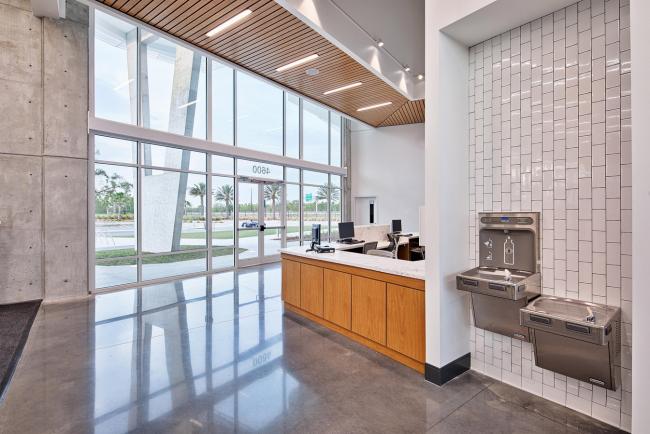 BIM建筑|如凤凰涅槃：佛罗里达理工年夜学学生涯动中间 / Straughn Trout 事务所