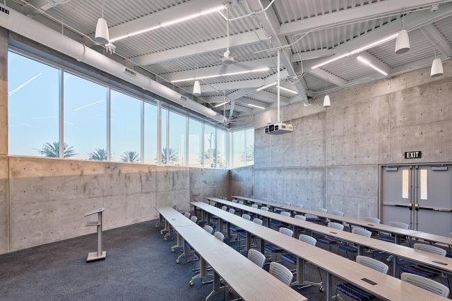 BIM建筑|如凤凰涅槃：佛罗里达理工年夜学学生涯动中间 / Straughn Trout 事务所