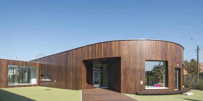 BIM建筑|混凝土与木板组成的弧形乐土：波兰幼儿园