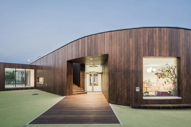 BIM建筑|混凝土与木板组成的弧形乐土：波兰幼儿园