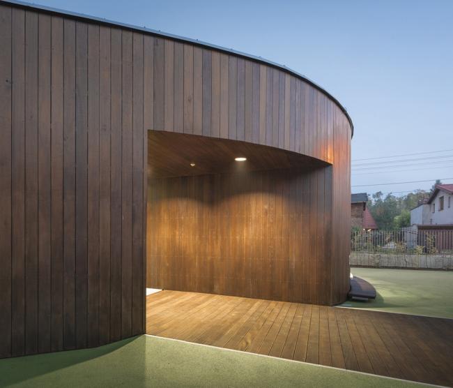 BIM建筑|混凝土与木板组成的弧形乐土：波兰幼儿园