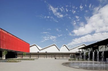 BIM建筑|现代金属质感，自由海浪屋顶诠释跨越50年时空的工场重构-BIM建筑网