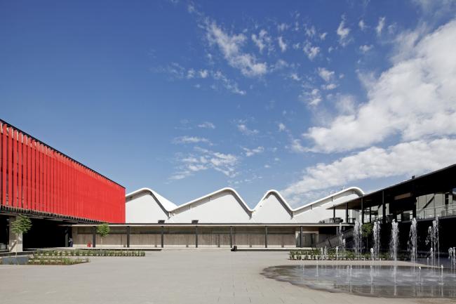 BIM建筑|现代金属质感，自由海浪屋顶诠释跨越50年时空的工场重构