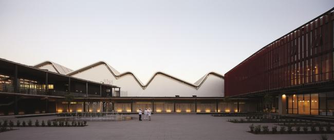 BIM建筑|现代金属质感，自由海浪屋顶诠释跨越50年时空的工场重构