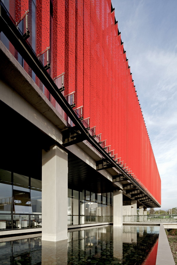 BIM建筑|现代金属质感，自由海浪屋顶诠释跨越50年时空的工场重构