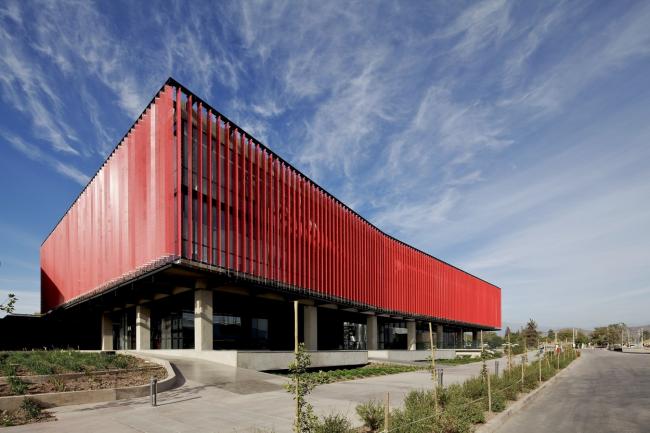 BIM建筑|现代金属质感，自由海浪屋顶诠释跨越50年时空的工场重构