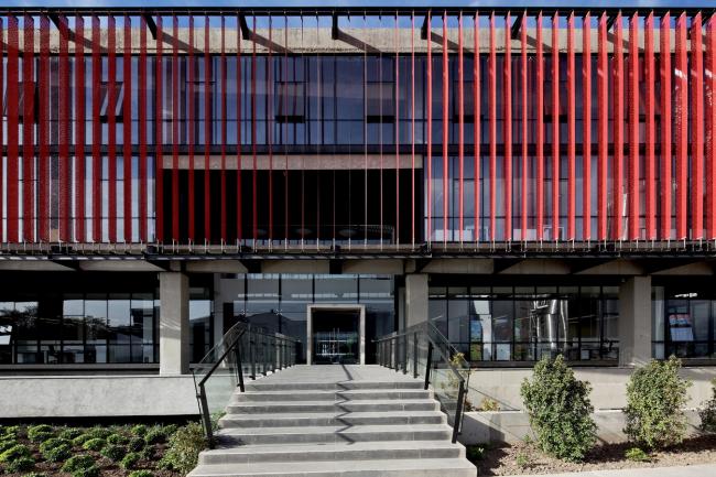 BIM建筑|现代金属质感，自由海浪屋顶诠释跨越50年时空的工场重构