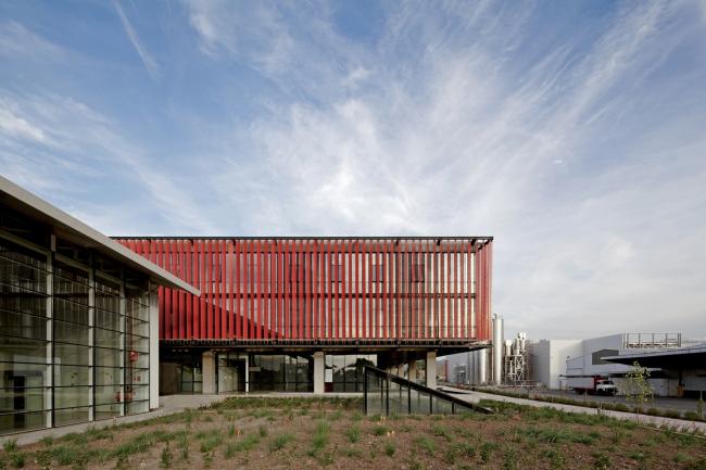 BIM建筑|现代金属质感，自由海浪屋顶诠释跨越50年时空的工场重构