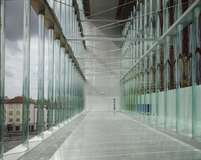 BIM建筑|白色经典的混凝土空腔音乐厅：波尔图文化剧院 / OMA