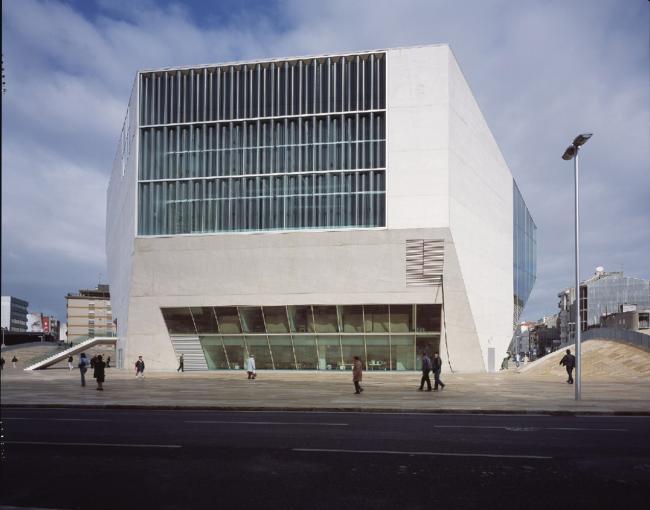 BIM建筑|白色经典的混凝土空腔音乐厅：波尔图文化剧院 / OMA