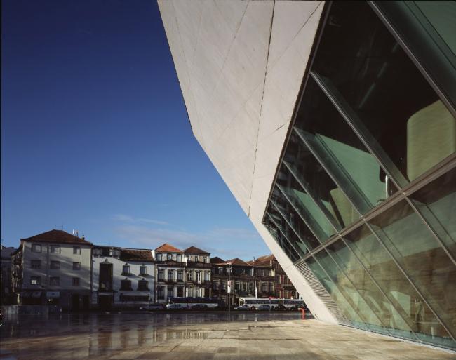 BIM建筑|白色经典的混凝土空腔音乐厅：波尔图文化剧院 / OMA