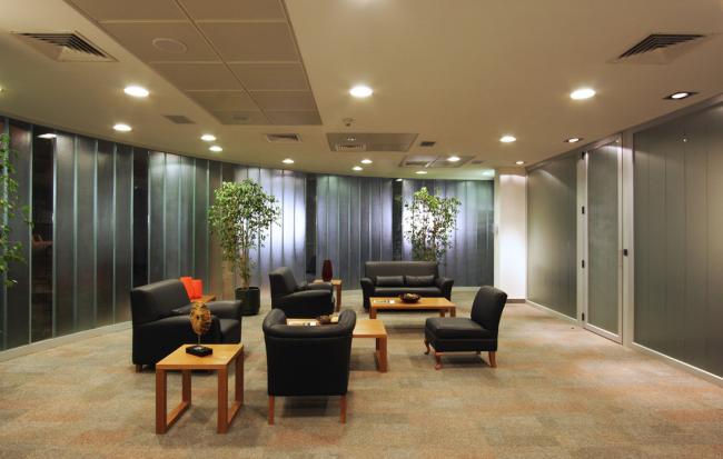 BIM建筑|轻逸琉璃，“五彩霓虹”映衬下的办公年夜楼