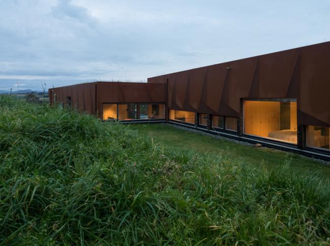 BIM建筑|仿佛一把被抛弃在郊野中心的旧铁犁：Tjelta室第