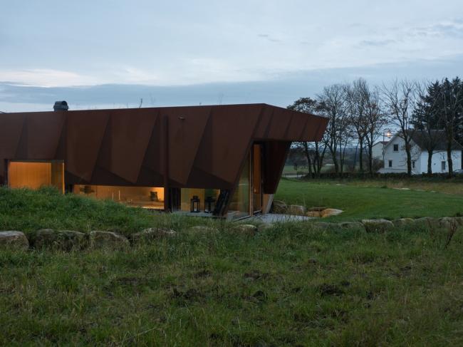 BIM建筑|仿佛一把被抛弃在郊野中心的旧铁犁：Tjelta室第