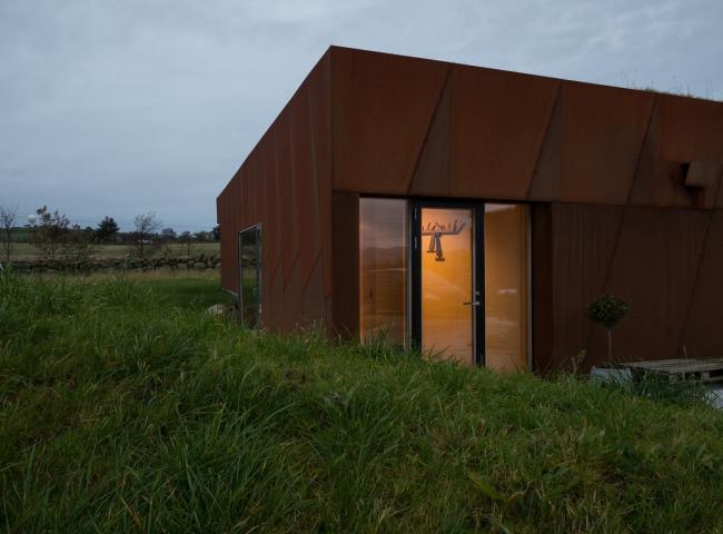 BIM建筑|仿佛一把被抛弃在郊野中心的旧铁犁：Tjelta室第