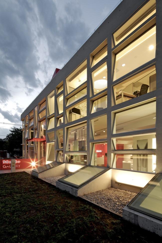 BIM建筑|斑斓亮丽，置在路边的宏大都会展览柜：米勒公司美术展览馆