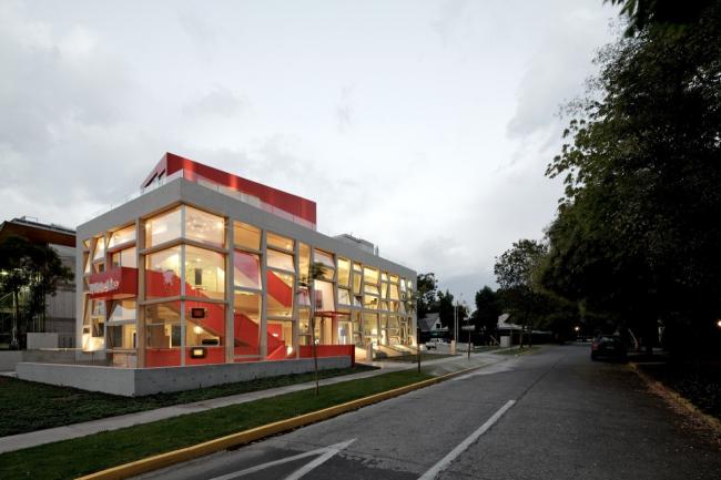 BIM建筑|斑斓亮丽，置在路边的宏大都会展览柜：米勒公司美术展览馆