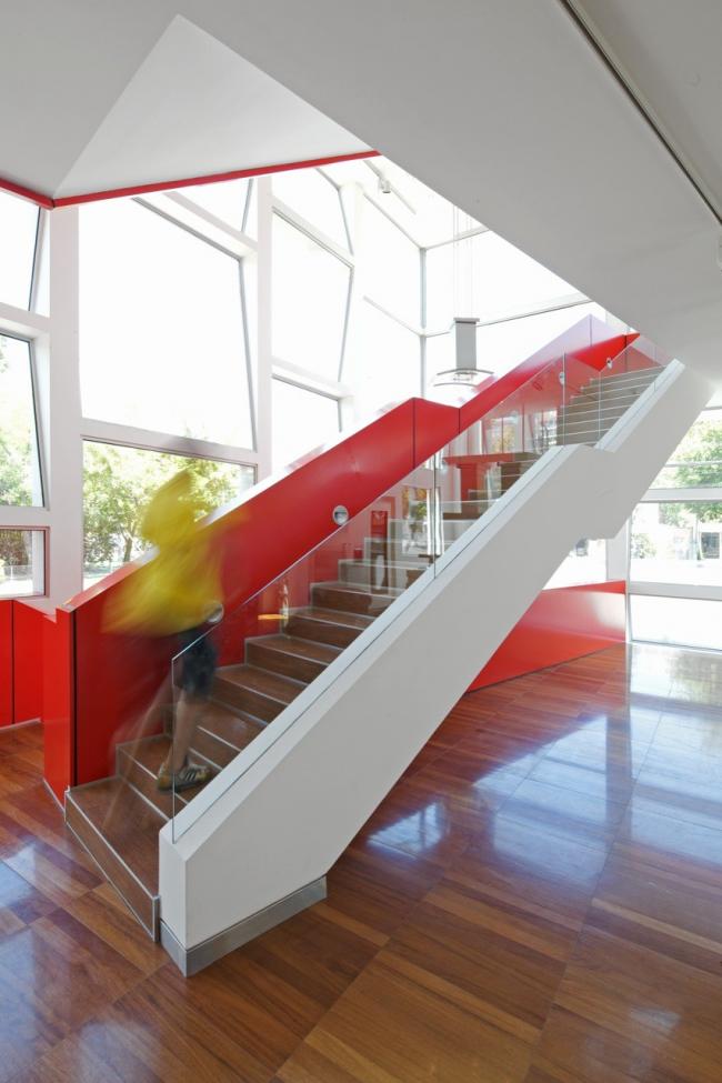 BIM建筑|斑斓亮丽，置在路边的宏大都会展览柜：米勒公司美术展览馆