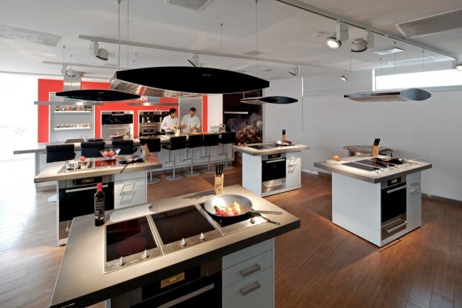 BIM建筑|斑斓亮丽，置在路边的宏大都会展览柜：米勒公司美术展览馆