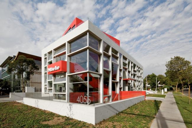 BIM建筑|斑斓亮丽，置在路边的宏大都会展览柜：米勒公司美术展览馆