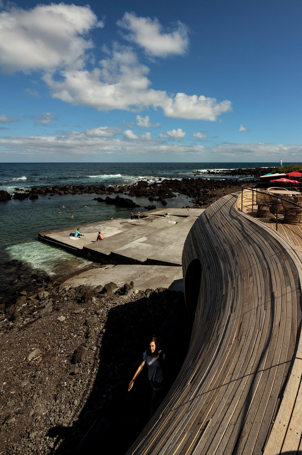 BIM建筑|海岛餐厅酒店——岩石，酒桶和鲸鱼拟态的想象力融会之作
