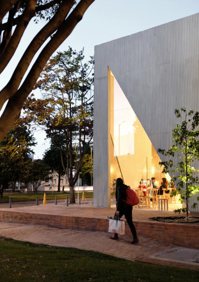 BIM建筑|三角的克意与方形鸿沟搭构而成的高等时尚感：哥伦比亚Masa餐厅