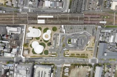 BIM建筑|立在城市客堂的巨型家具，日本奈良的暗昧空间：CoFuFun车站广场-BIM建筑网