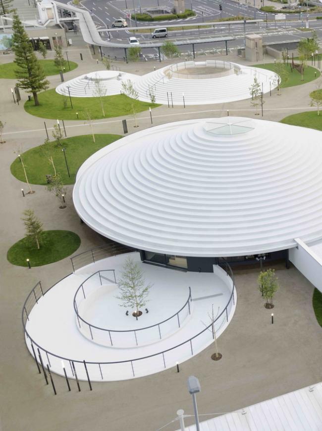 BIM建筑|立在城市客堂的巨型家具，日本奈良的暗昧空间：CoFuFun车站广场